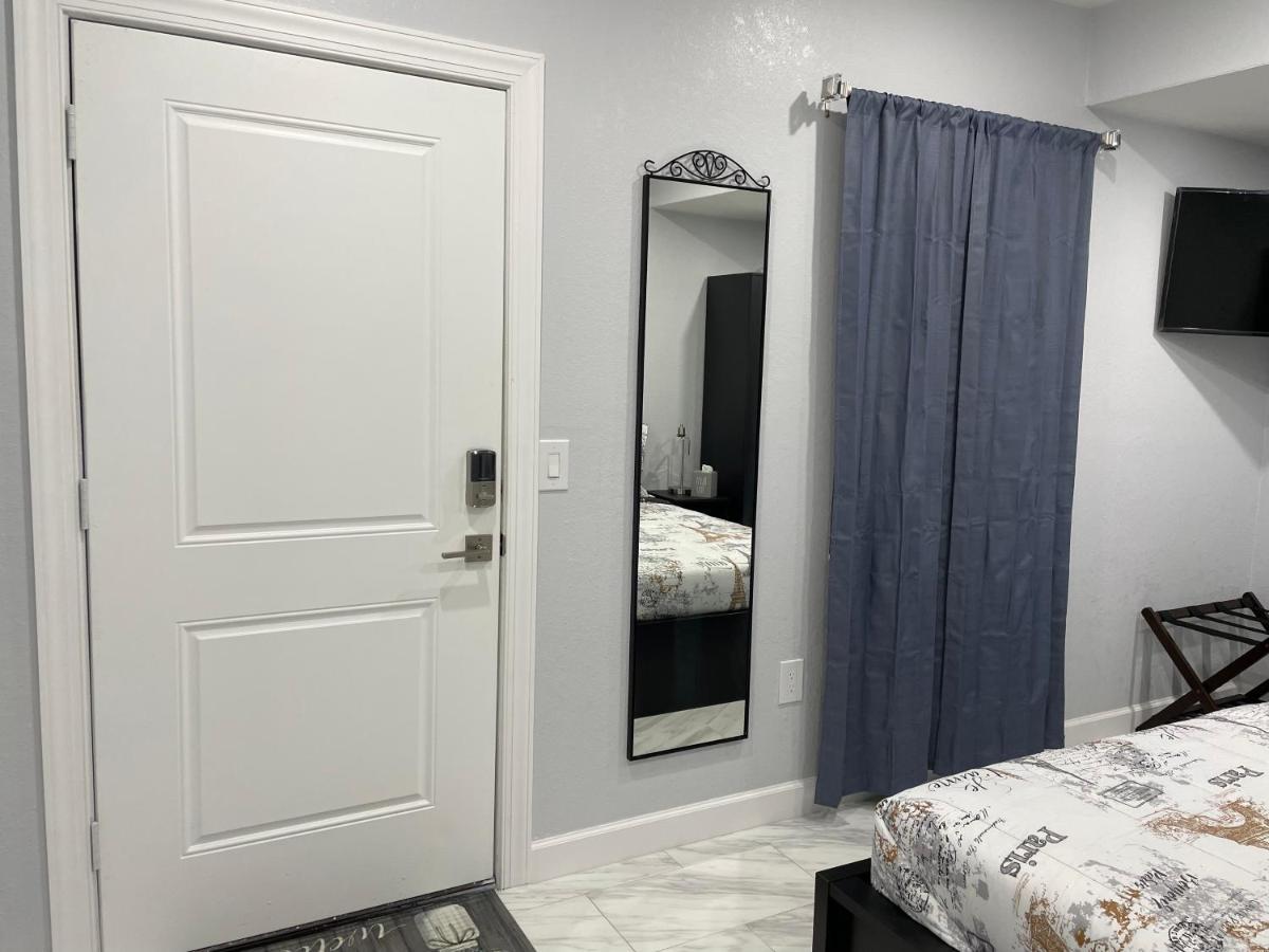The Little Paris Suite Tampa Exterior photo